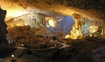 Explore Sung Sot Cave - The largest cave in Ha Long Bay