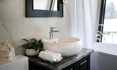 A bathroom at Perla Dawn Sails