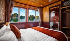 A bed or beds in a room at Lavender Elegance Cruises