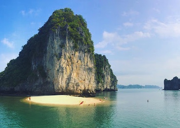ha long bay cruise boat Best Beaches In Lan Ha Bay That You Should Not Miss