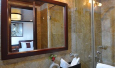 A bathroom at Oasis Bay Classic Cruises
